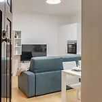 10Min Duomo Apartment For Travelers