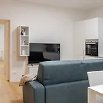 10Min Duomo Apartment For Travelers